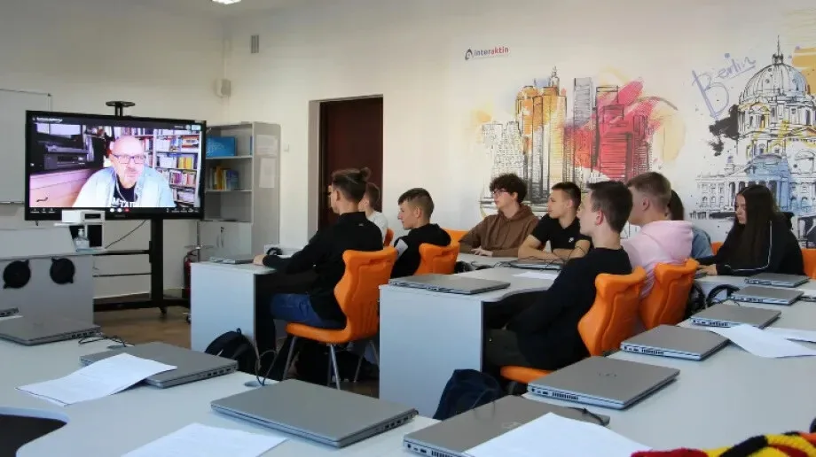 Szkoły powiatowe korzystają ze sprzętu dofinansowanego w ramach programu 'AKTYWNA TABLICA 2021'