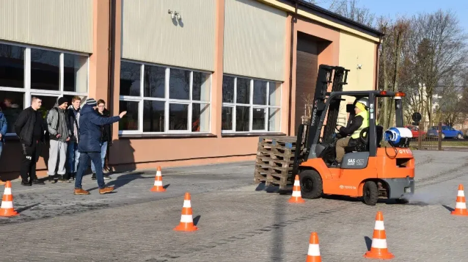 Kurs na operatora wózków jezdniowych dla uczniów Zespołu Szkół CKR w Starym Lubiejewie