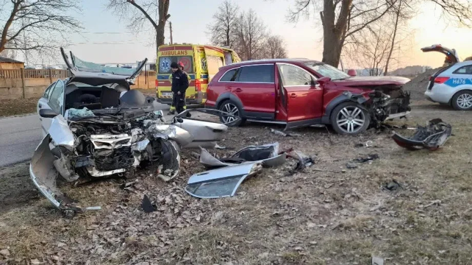 Zdarzenie drogowe w miejscowości Zastawie. Dwie osoby trafiły do szpitala!