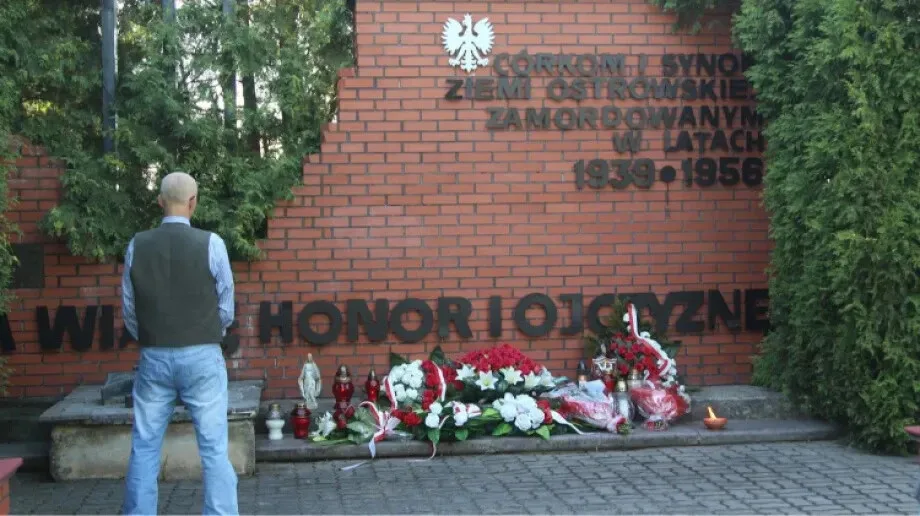 Uroczystość z okazji rocznicy Powstania Warszawskiego na cmentarzu parafialnym (zdjęcia) 