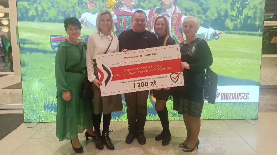 Sołectwo Gąsiorowo wyróżnione za realizację zadania pn. 'Zagospodarowanie terenu przy świetlicy w Gąsiorowie'
