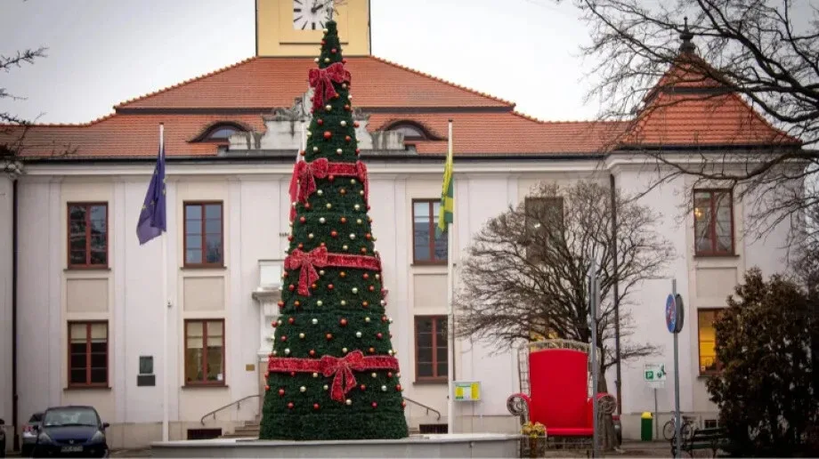 Bożonarodzeniowy klimat wkracza do Ostrowi Mazowieckiej. Pierwsze ozdoby już są! (zdjęcia)