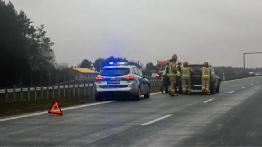 Mercedes wjechał w tył skody. Kierowca został ukarany mandatem 