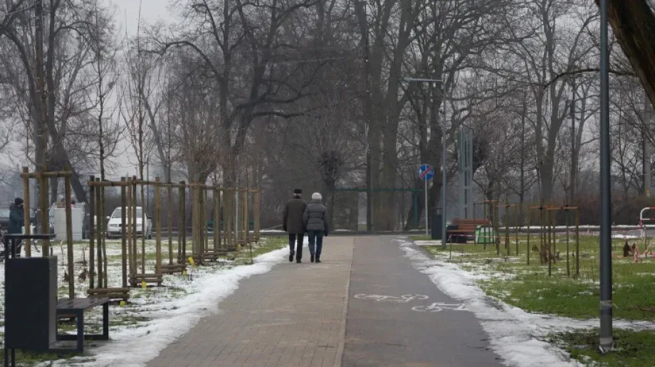 Poniedziałek raczej pochmurny i chłodny, może padać deszcz, a nawet śnieg