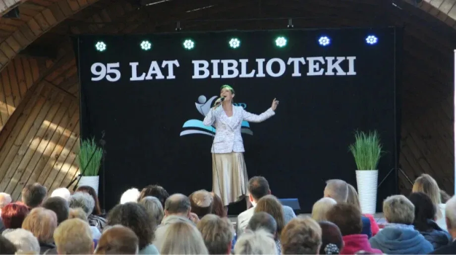 Olga Bończyk zaserwowała niezapomniany koncert z okazji jubileuszu 95-lecia biblioteki! (zdjęcia, wideo)