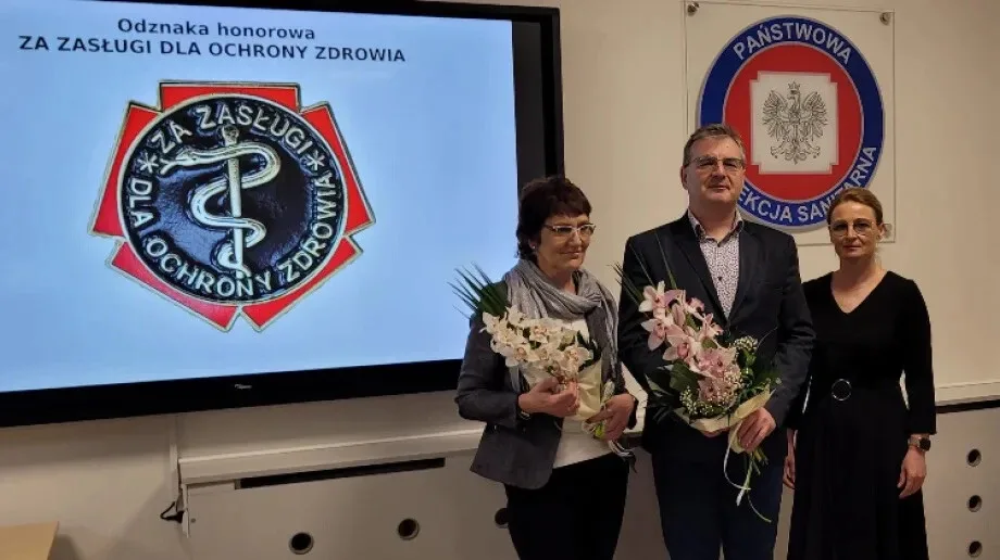 Pracownicy PSSE w Ostrowi Mazowieckiej otrzymali odznaki honorowe 'Za Zasługi dla Ochrony Zdrowia'!