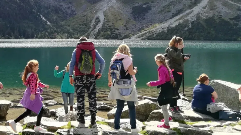 Jak w wakacje zadbać o relacje z dziećmi? Nauczmy się ich słuchać