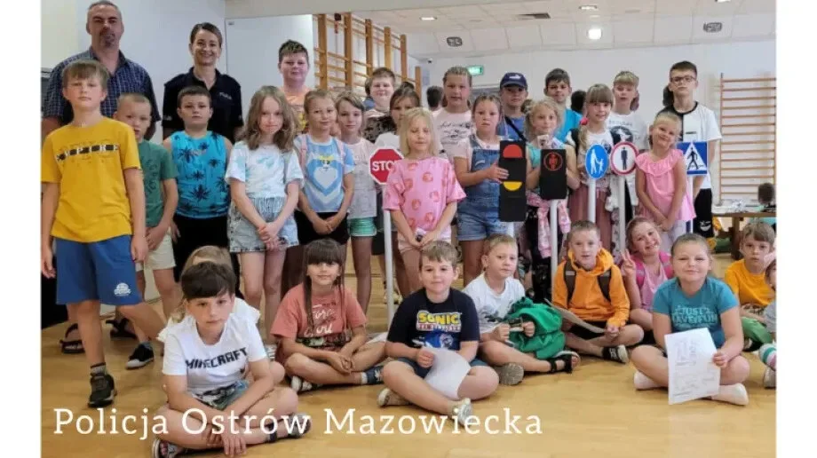 Wakacyjny czas mija bardzo szybko, dlatego policjanci nie marnują czasu i wciąż edukują najmłodszych