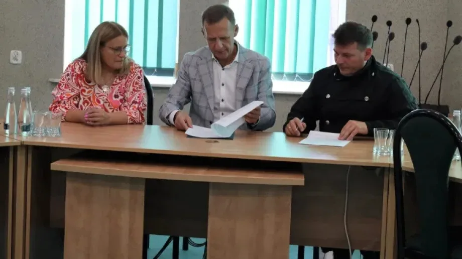  Wójt Gminy Ostrów Mazowiecka podpisał umowę z firmą kominiarską