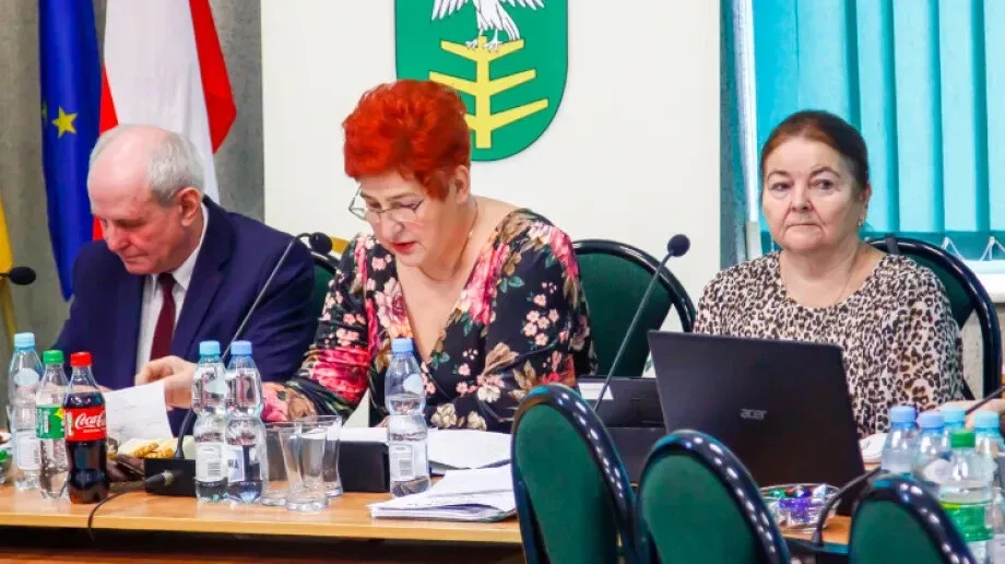 Przegląd kluczowych decyzji na Sesji Rady Gminy Ostrów Mazowiecka (zdjęcia)