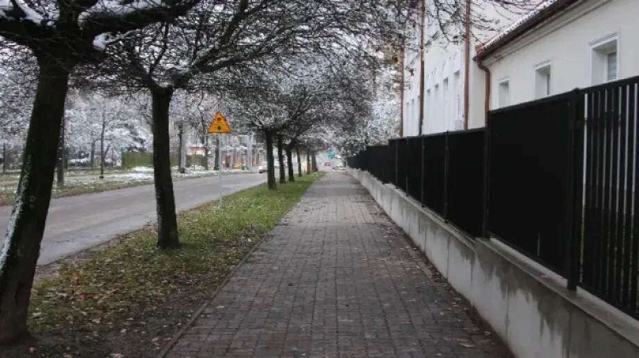 Piątek pod znakiem chmur, przelotnego śniegu i porywistego wiatru