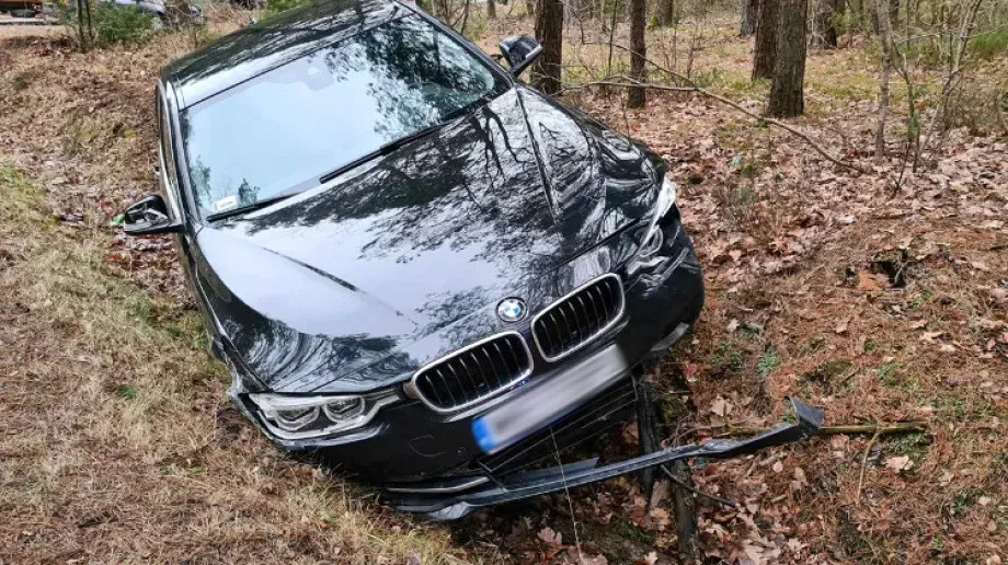 Dwa samochody zderzyły się lusterkami w Ugniewie - aktualizacja (zdjęcia)