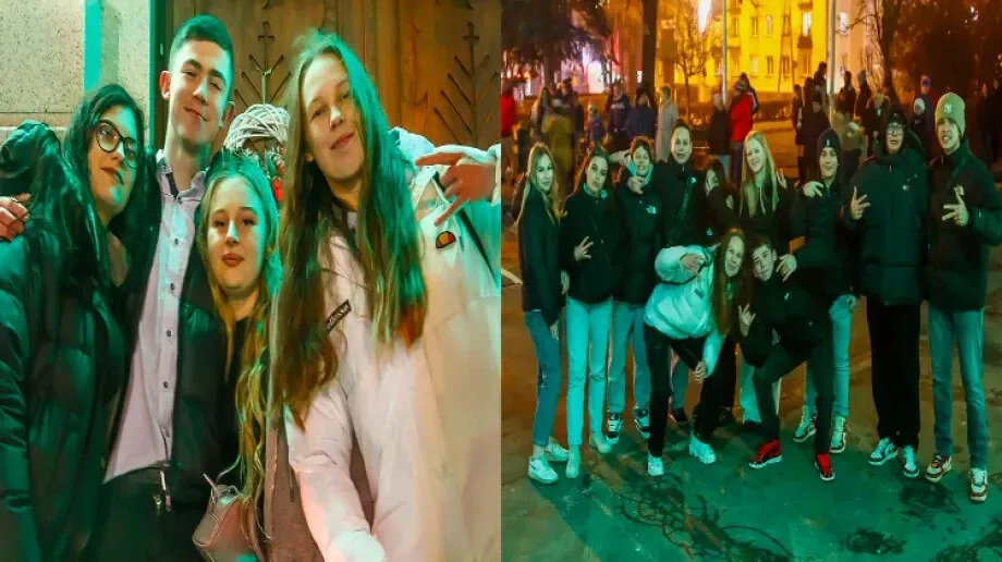 Mieszkańcy Ostrowi Mazowieckiej powitali Nowy Rok na placu przed ratuszem (zdjęcia)