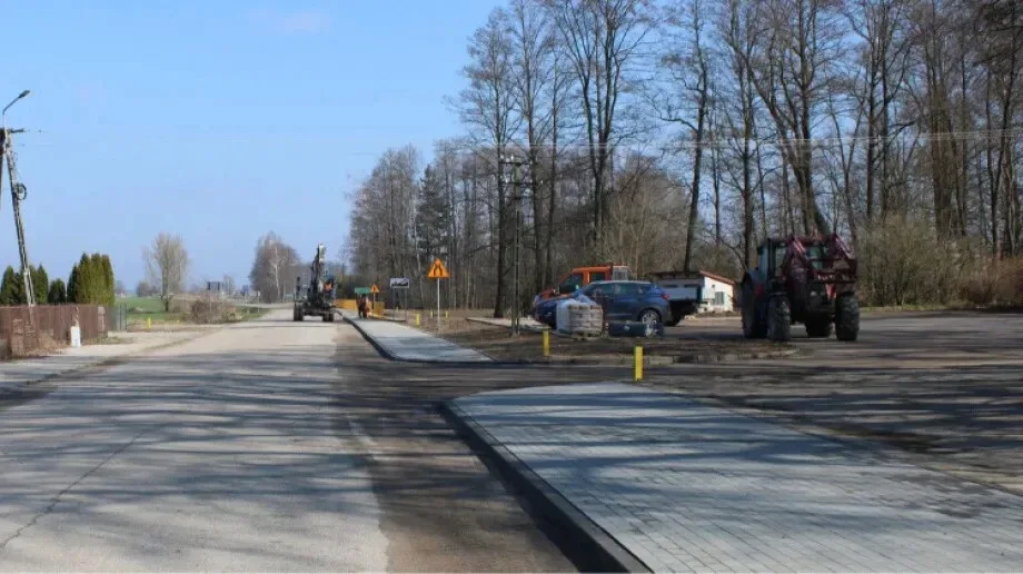 Prace nad budową chodnika w miejscowości Boguty-Pianki zostały zakończone