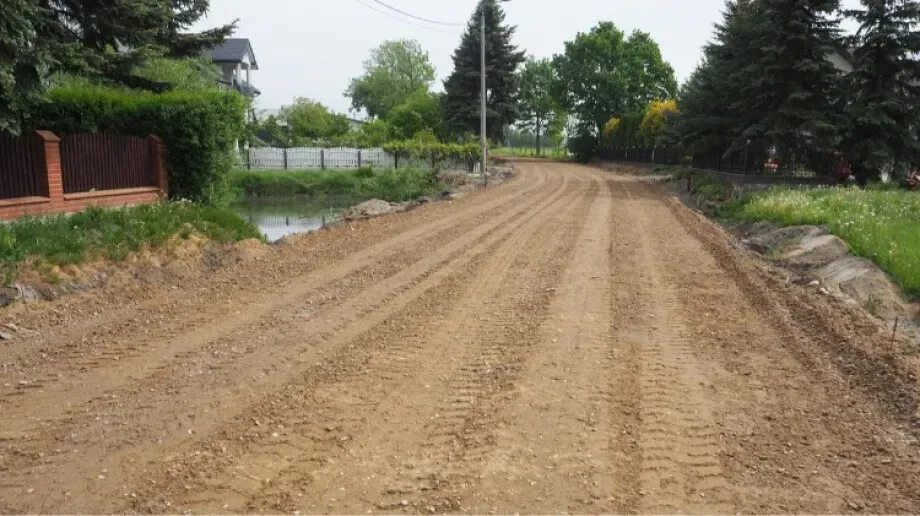 Rozpoczęto prace remontowe drogi gminnej w miejscowości Zaręby-Choromany