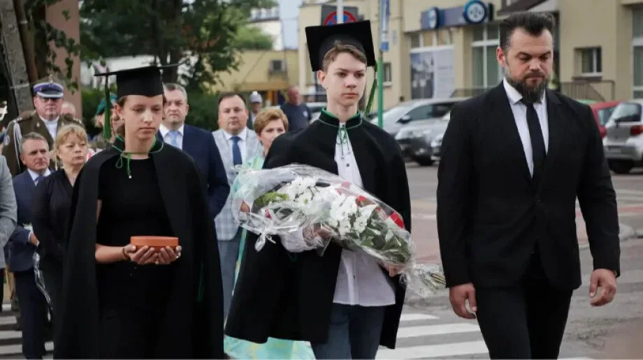 Obchody jubileuszu 70-lecia SP nr 4 oraz 105. rocznicy powstania 18. Pułku Artylerii Lekkiej (zdjęcia)