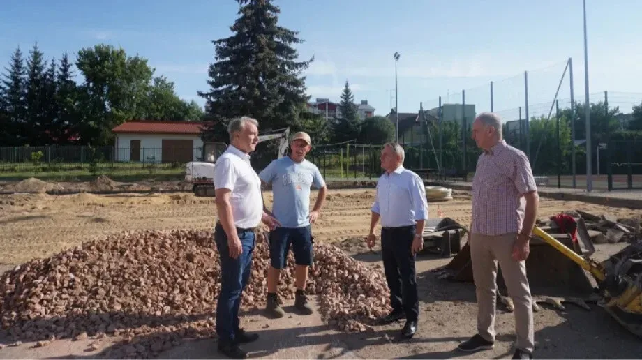 Starosta Jerzy Bauer odwiedził ostrowski 'Ekonomik'. Omówiono kluczowe inicjatywy