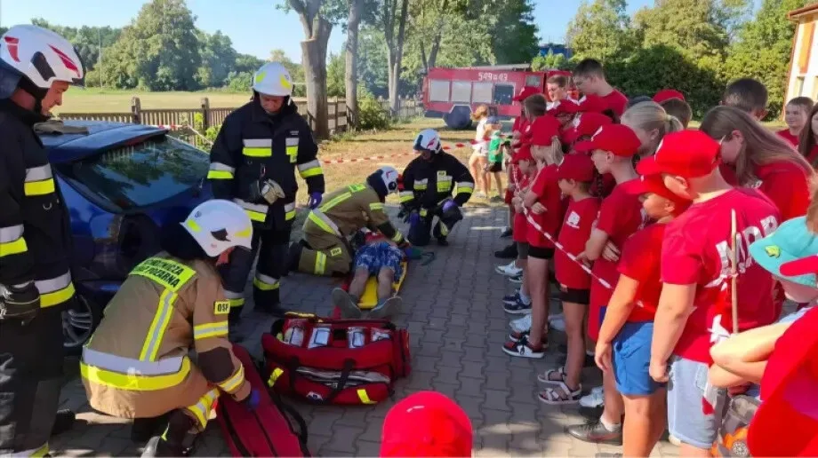 OSP Stary Lubotyń szkoli przyszłych strażaków. Pokaz ratownictwa i pierwszej pomocy