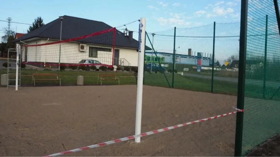 Nowy obiekt sportowy w Andrzejewie. boisko do siatkówki plażowej już gotowe
