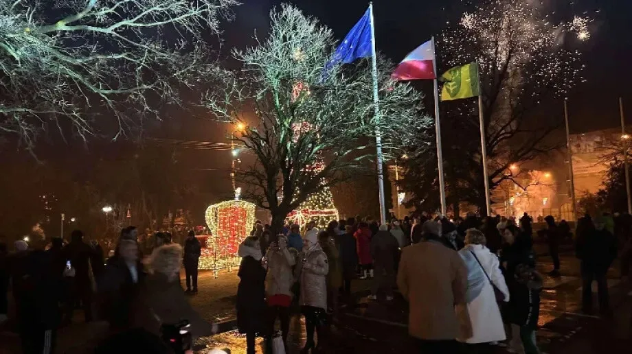 Sylwester przed Ratuszem. Mieszkańcy wspólnie przywitali Nowy Rok (zdjęcia)