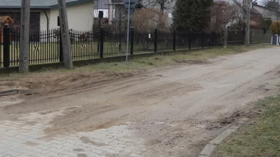 Koniec błota i pyłu. Ulica Nałkowskiej z nową nawierzchnią już w tym roku, ale bez chodnika