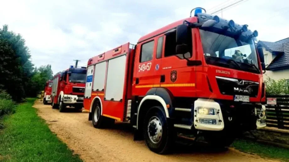 Pożar w Kiełczewie. Szybka reakcja sąsiadów zapobiegła rozprzestrzenieniu ognia (zdjęcia)