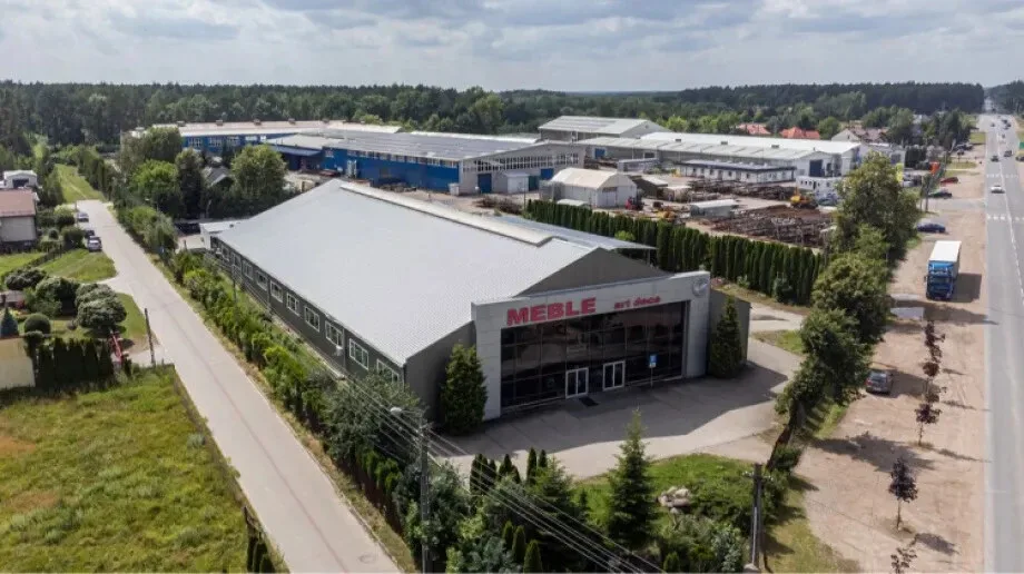 Wyjątkowa nieruchomość. Przestrzeń dla handlu, usług i logistyki na sprzedaż (zdjęcia)