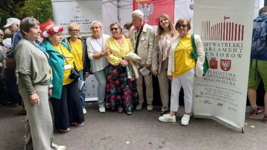 Tańce, śpiew i kolorowy marsz! Seniorzy z Ostrowi podbili stolicę (zdjęcia)