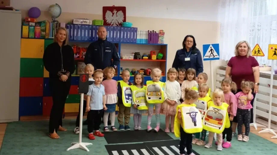 Policjanci uczyli najmłodszych zasad bezpieczeństwa na drodze. Wrześniowa akcja zakończona (zdjęcia)