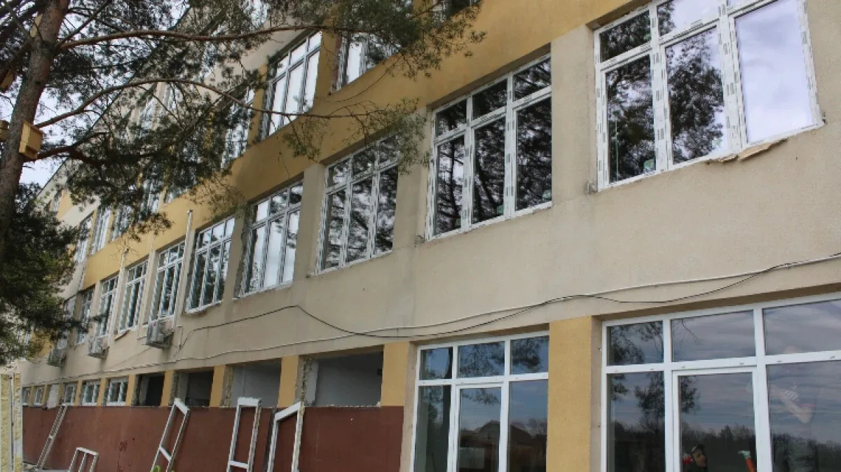 Będzie ładniejszy i tańszy w utrzymaniu - trwa modernizacja Zespołu Szkół Specjalnych w Starym Lubiejewie (zdjęcia)