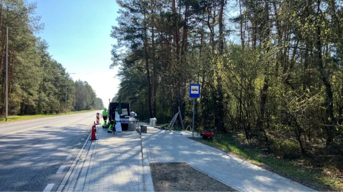 Uwaga kierowcy i pasażerowie. Trwają prace przy wiatach na krajowej