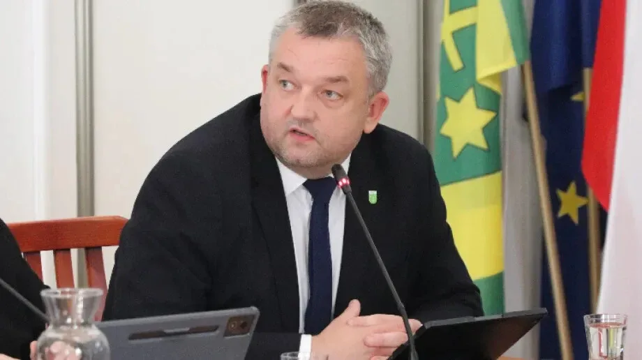 Burmistrz zachęca Ostrowianki do szczepień przeciw HPV. Rada zajęła się petycją