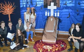 Tajemniczy obrzęd w ZSP nr 3 (zdjęcia)