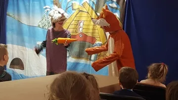 Obchody dnia teatru w wąsewskiej bilbliotece