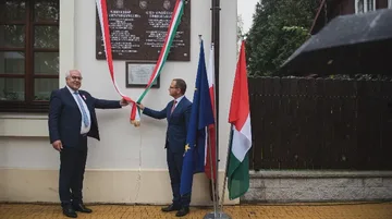 Ceremonia odsłonięcia tablicy upamiętniającej współpracę polsko-węgierską (zdjęcia) 