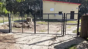 Budowa ogrodzenia przy świetlicy wiejskiej w Godlewie Wielkim