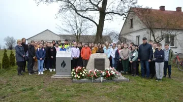 Wspomnienia bohaterskich Polaków. Uroczystość w gminie Zaręby Kościelne