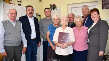 Słoneczny uśmiech na setne urodziny. Pani Genowefa zachwyciła wszystkich gości (zdjęcia)