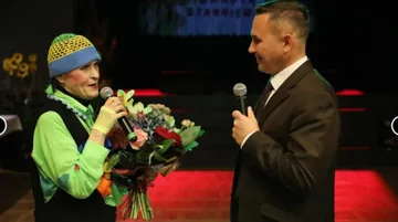Danuta Stankiewicz rozgrzała serca seniorów. Wzruszająca uroczystość w Broku (zdjęcia)