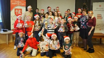 Turniej Mikołajkowy Szachowy. Młodzi szachiści rywalizują o Mikołajkowe trofea w Bibliotece Publicznej Gminy Andrzejewo (zdjęcia)