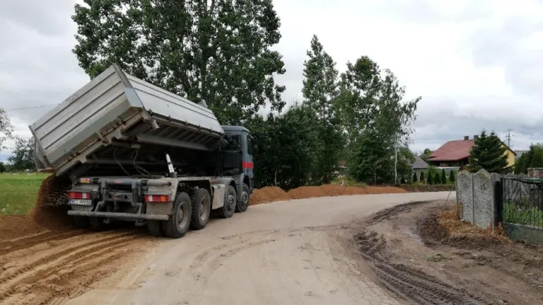 Odbudowa drogi w Ołdakach-Polonii (zdjęcia)