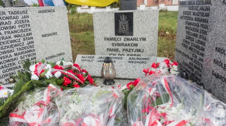 Marsz pamięci Sybiru na ziemi ostrowskiej (zdjęcia, wideo)