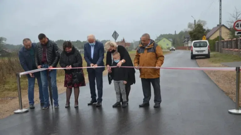 Uroczyste otwarcie drogi gminnej w Poniatowie