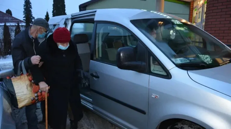 Gmina Ostrów Mazowiecka pomaga w transporcie do punktów szczepień
