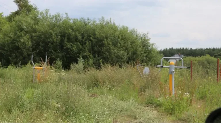 Zaniedbane obiekty rekreacyjne w miejscowości Stok (zdjęcia)