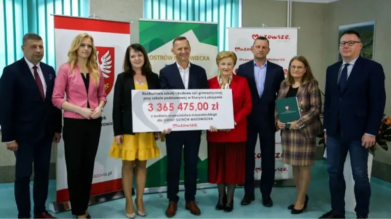 Cztery gminy z powiatu ostrowskiego podpisały umowy o dofinansowanie (zdjęcia)