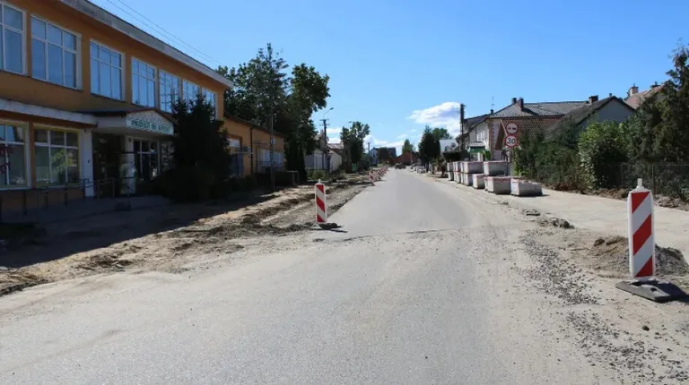 Trwa rozbudowa dróg powiatowych w Wąsewie