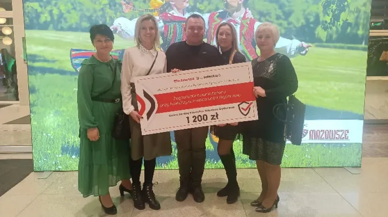 Sołectwo Gąsiorowo wyróżnione za realizację zadania pn. 'Zagospodarowanie terenu przy świetlicy w Gąsiorowie'
