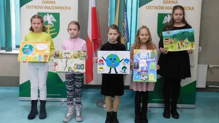 Rozstrzygnięto konkurs pt. 'Gmina Ostrów Mazowiecka myśli ekologicznie'. Dzieci wykazały się dużą kreatywnością!