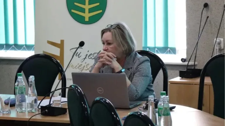 Powiatowy Lekarz Weterynarii poprowadził spotkanie dotyczące rozwijającej się choroby ptasiej grypy